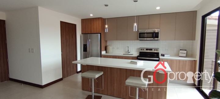 Venta Casa  en Condominio de 3 Pisos 